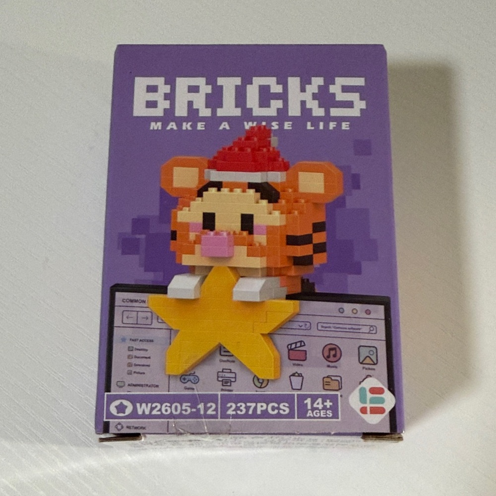 Bricks Tiger Building Set with Star